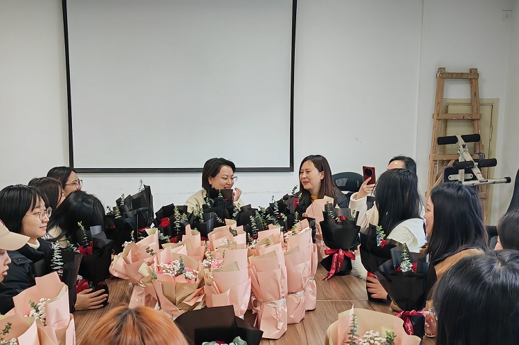 川高文旅公司组织开展“三八”国际妇女节暖心关爱活动1.jpg